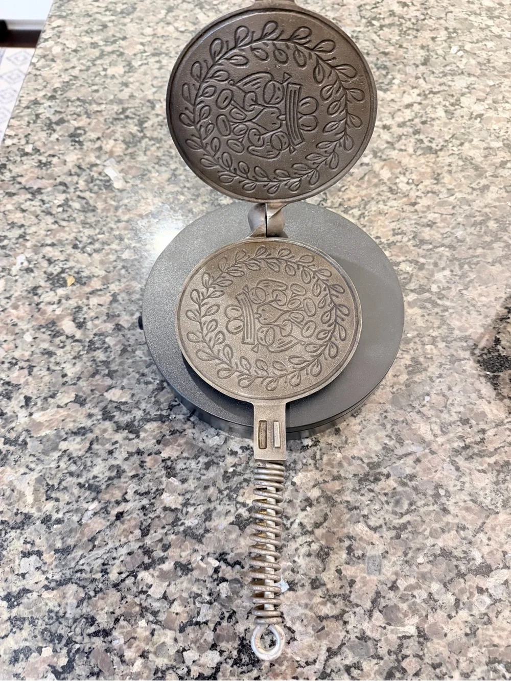 Vintage Wagner Cast Iron Pizzelle/Iron Cookie Press - Dark Gray